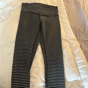 Lululemon wunder under size 6.